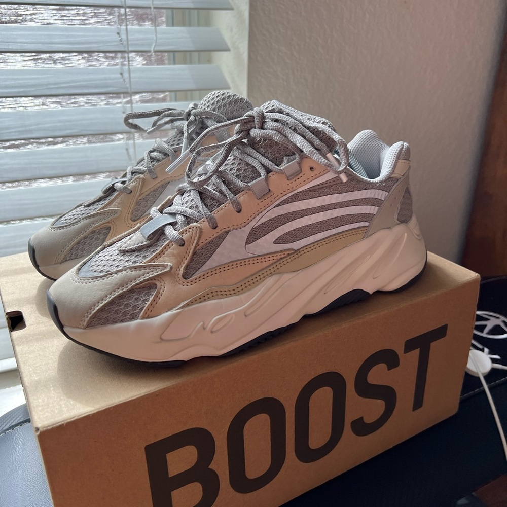 Yeezy 700 v2 cream